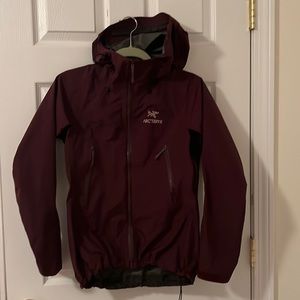 Woman’s size xs Arcteryx burgundy gortex windbreaker